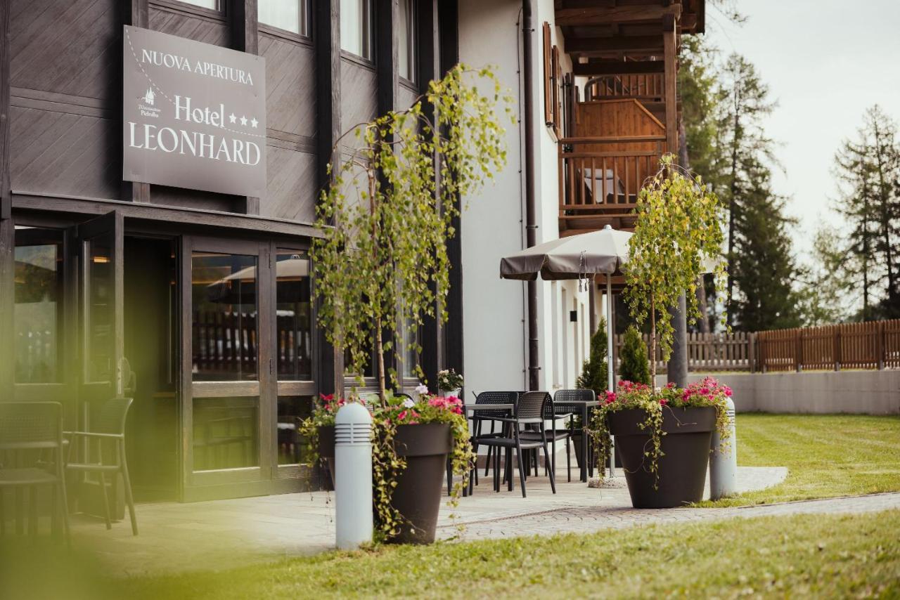 Hotel Leonard ノーヴァ・ポネンテ エクステリア 写真
