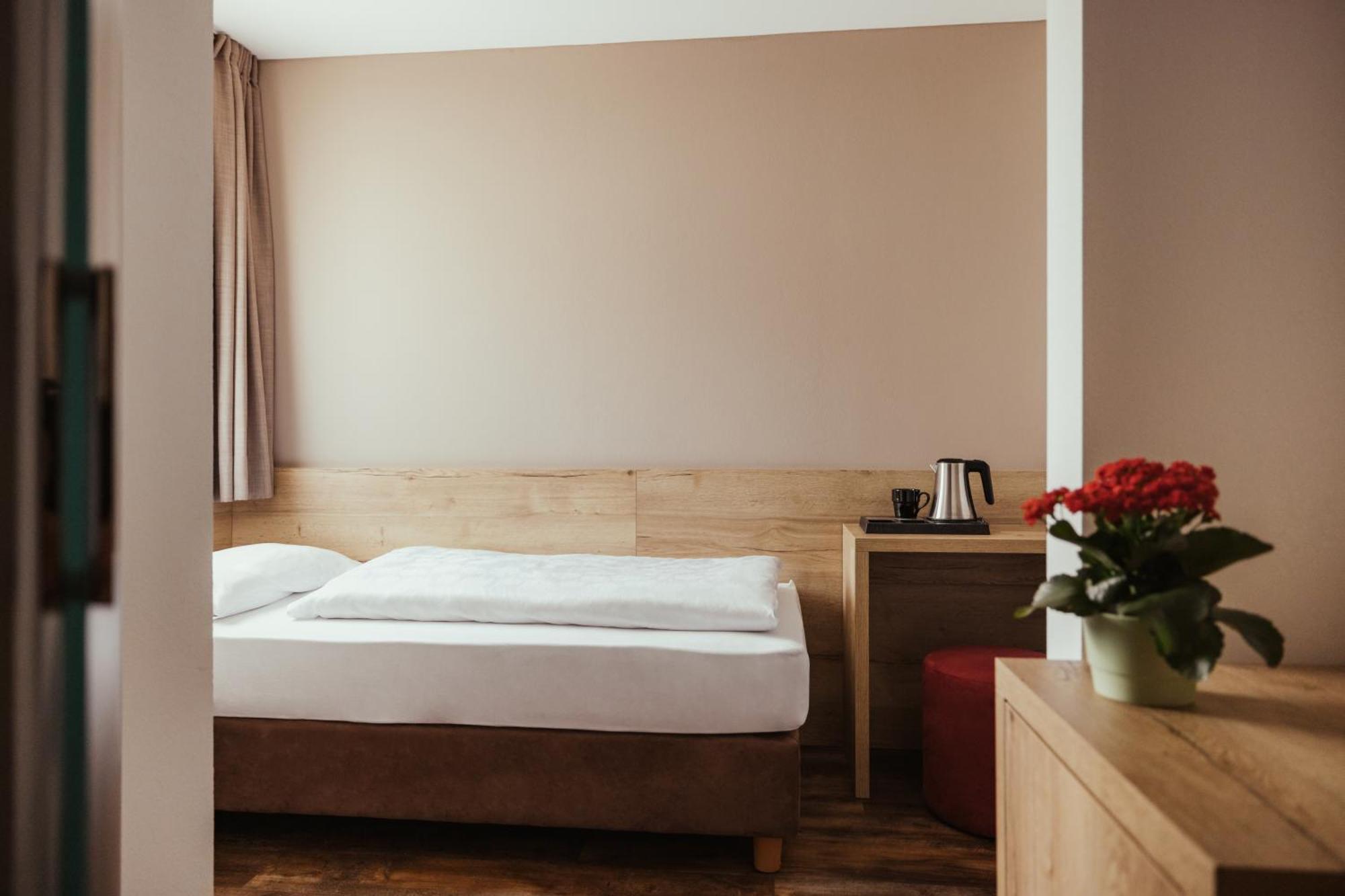 Hotel Leonard ノーヴァ・ポネンテ エクステリア 写真