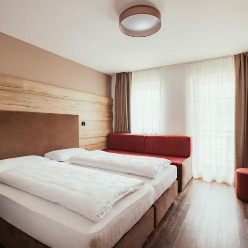 Hotel Leonard ノーヴァ・ポネンテ エクステリア 写真